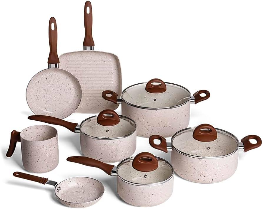As peças do conjunto dispostas lado a lado sobre fundo branco: panelas com tampa de vidro, frigideiras, grill quadrado e leiteira